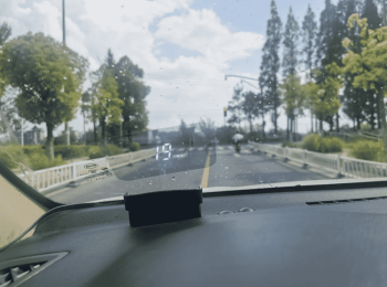 HUD kính lái BYD Seal 5